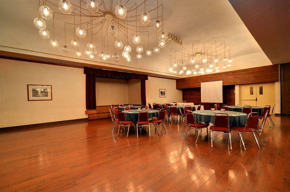 Ramada By Wyndham Pinewood Park Resort North Bay Esterno foto