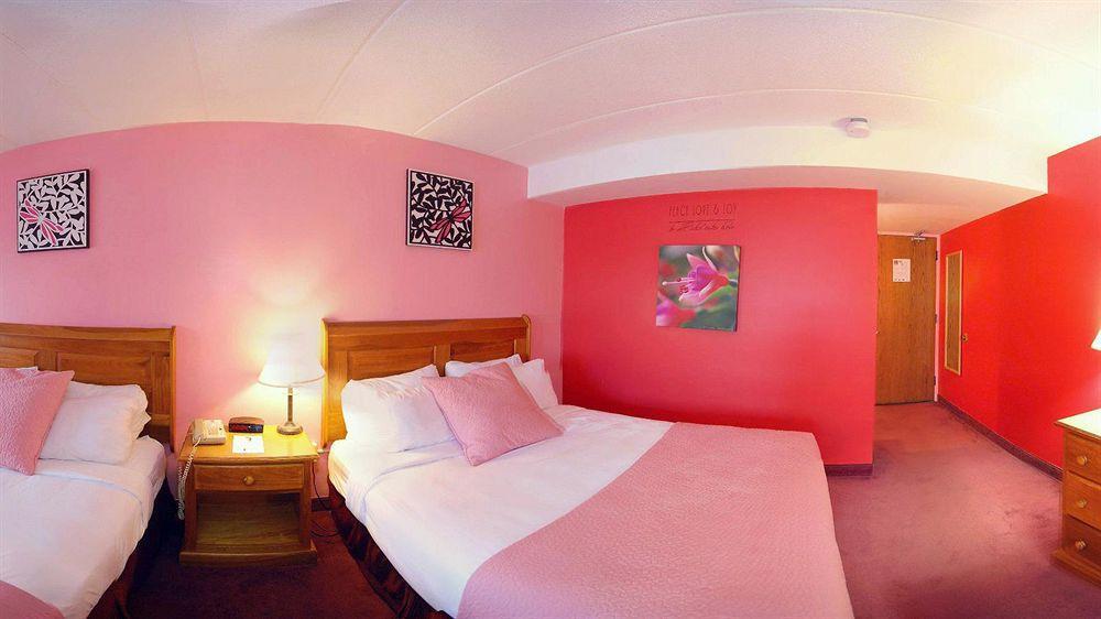 Ramada By Wyndham Pinewood Park Resort North Bay Esterno foto