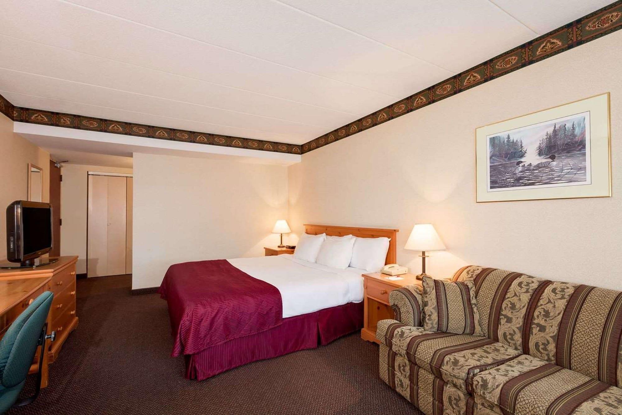 Ramada By Wyndham Pinewood Park Resort North Bay Esterno foto