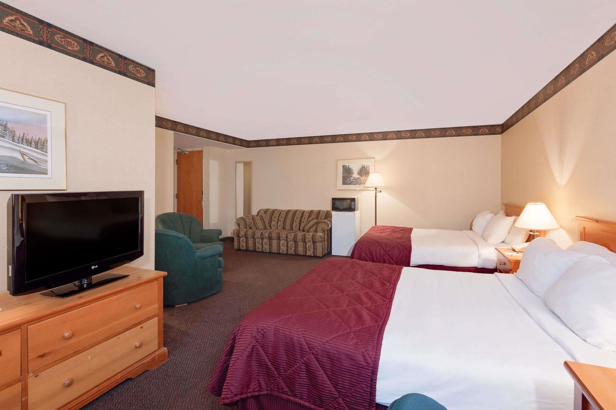 Ramada By Wyndham Pinewood Park Resort North Bay Esterno foto