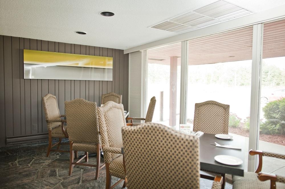 Ramada By Wyndham Pinewood Park Resort North Bay Esterno foto