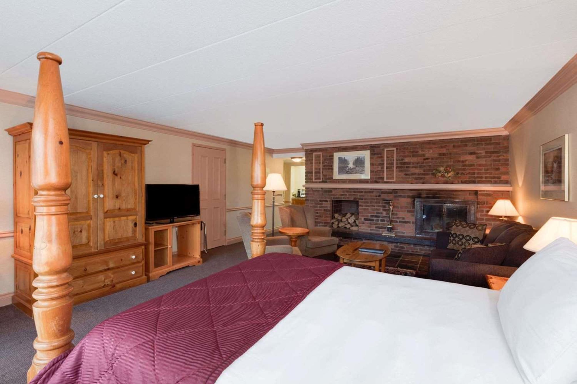 Ramada By Wyndham Pinewood Park Resort North Bay Esterno foto