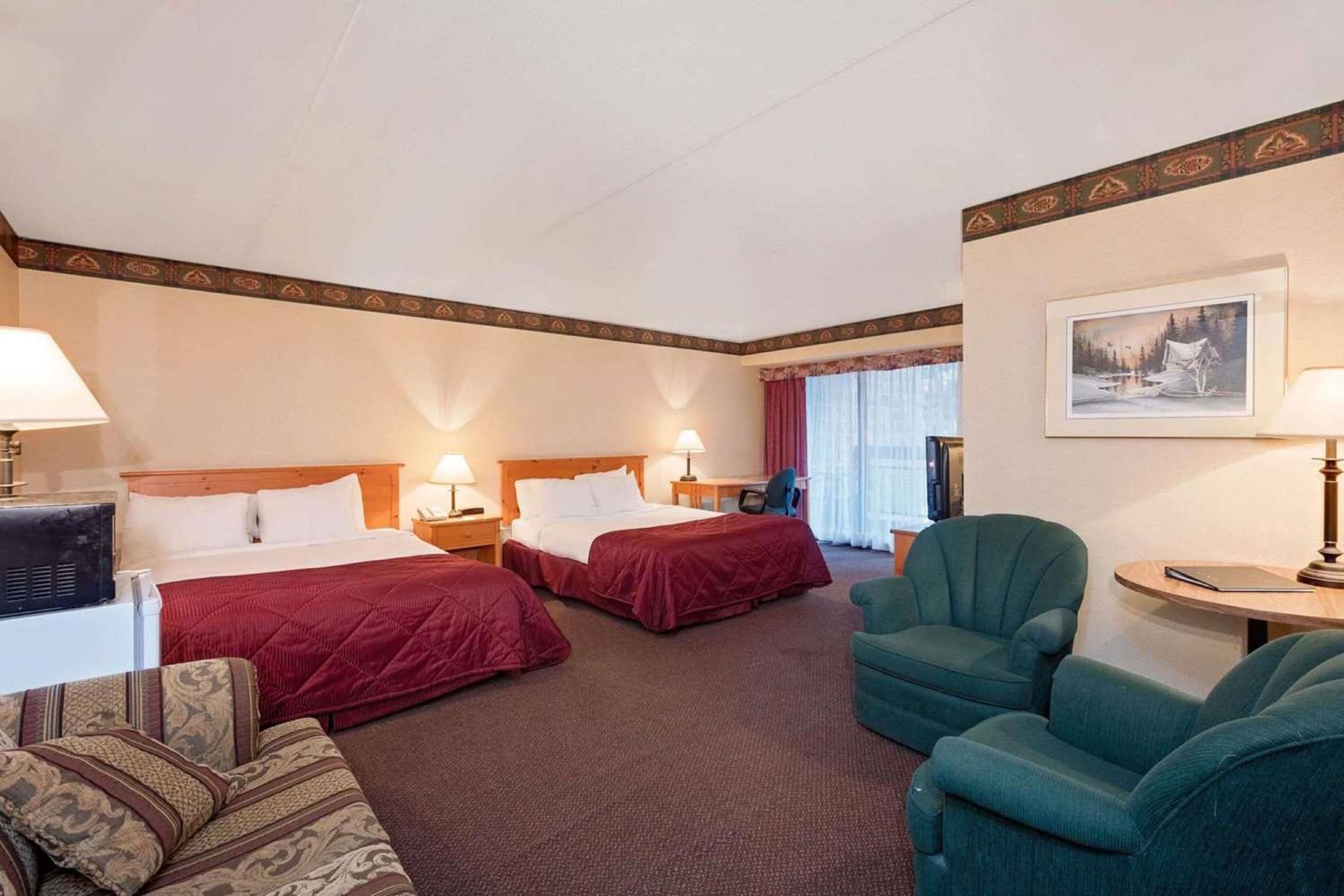 Ramada By Wyndham Pinewood Park Resort North Bay Esterno foto