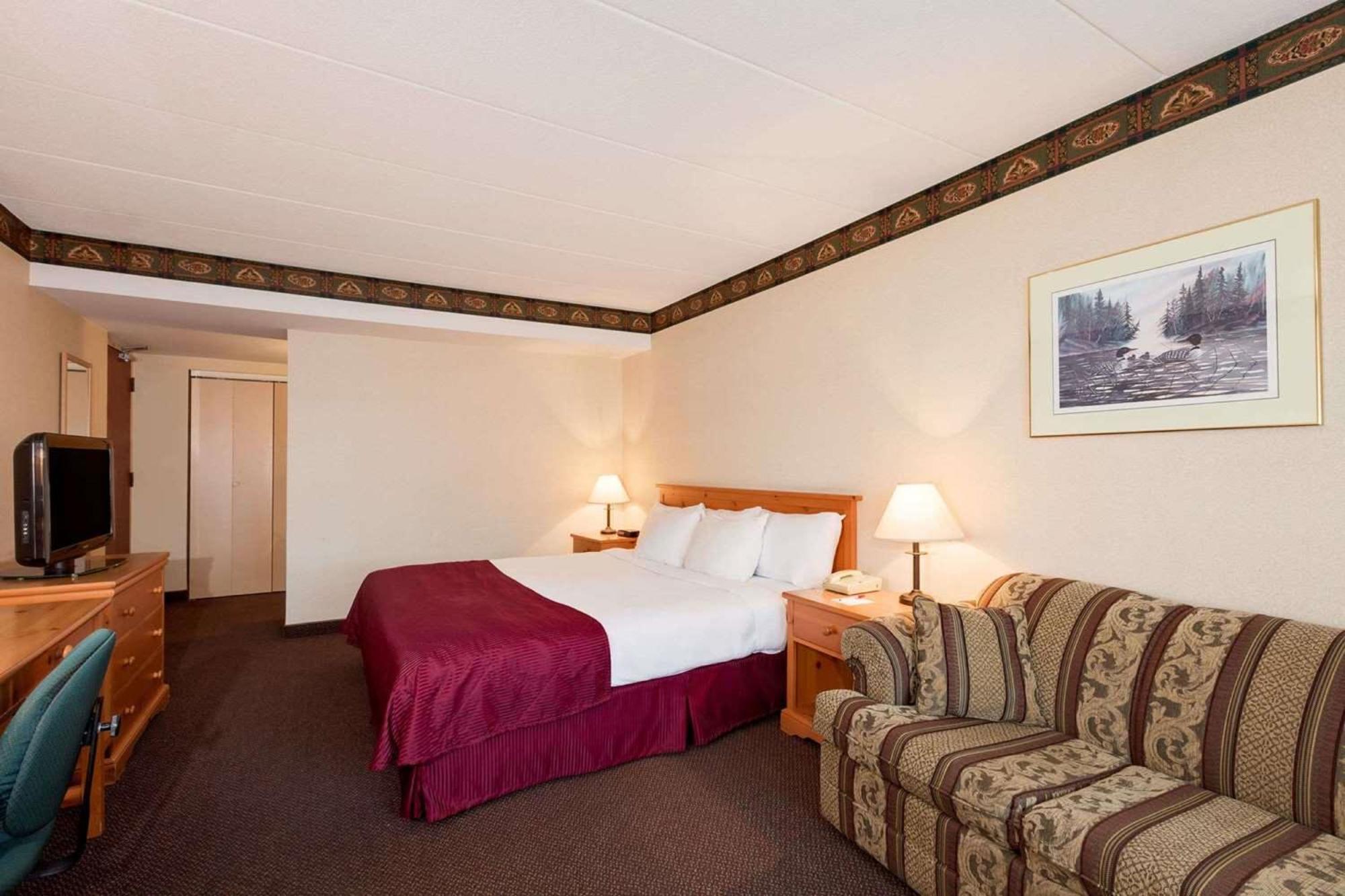 Ramada By Wyndham Pinewood Park Resort North Bay Esterno foto