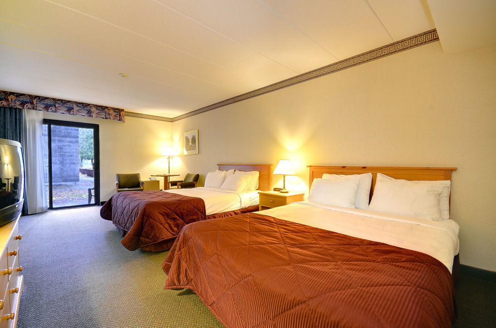 Ramada By Wyndham Pinewood Park Resort North Bay Esterno foto