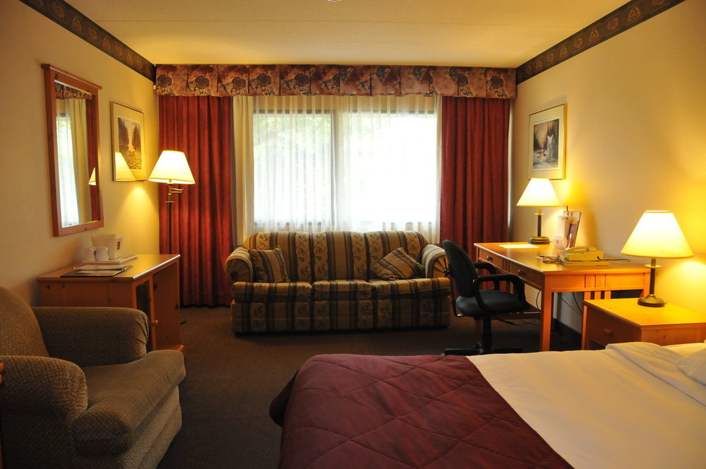 Ramada By Wyndham Pinewood Park Resort North Bay Esterno foto