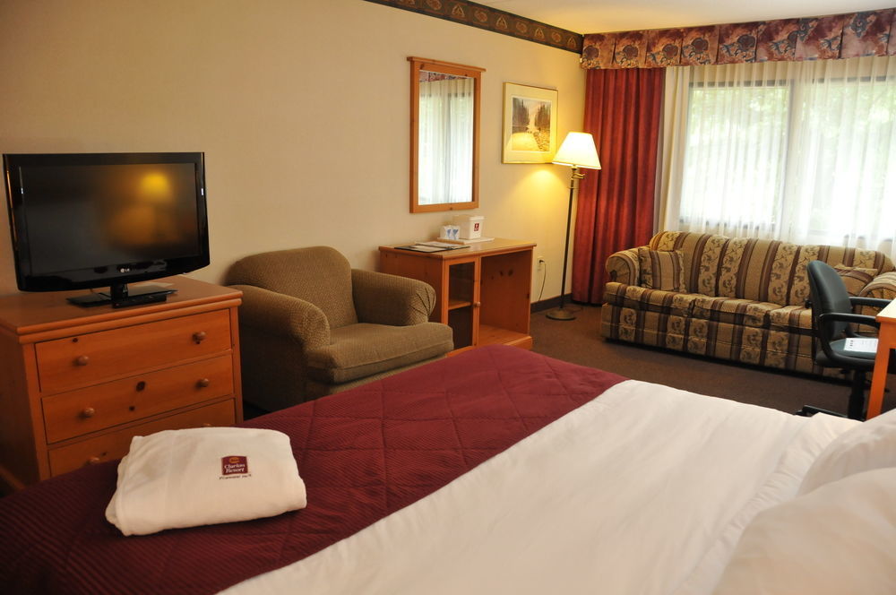 Ramada By Wyndham Pinewood Park Resort North Bay Esterno foto