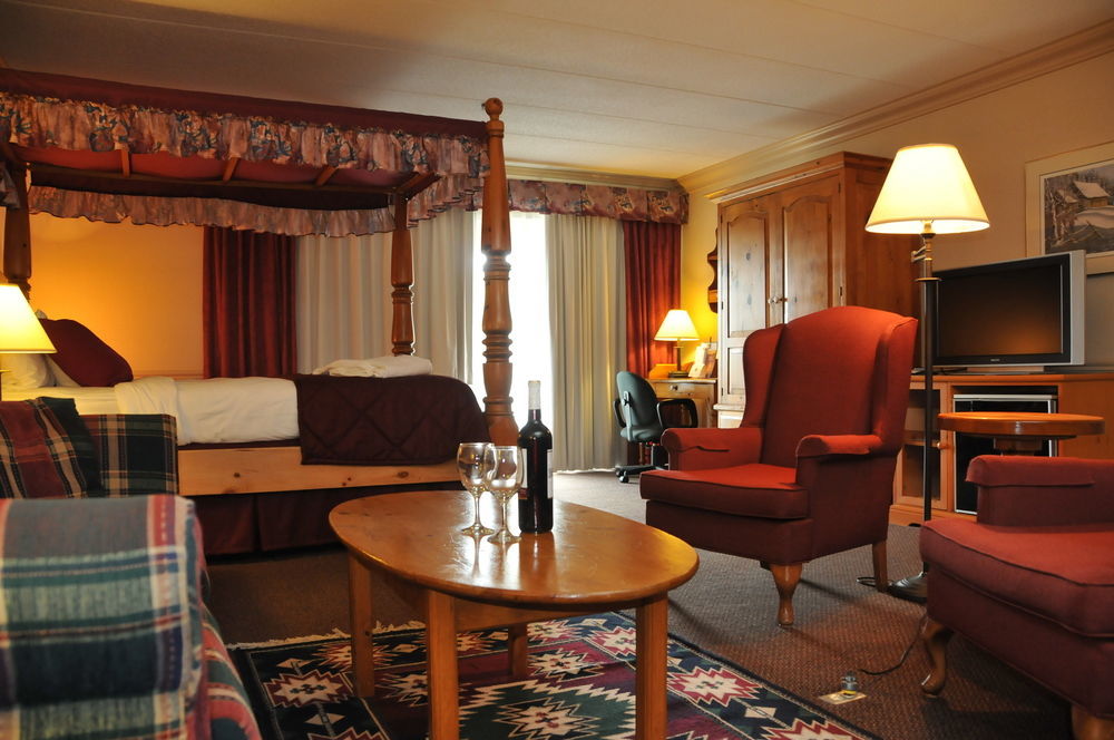 Ramada By Wyndham Pinewood Park Resort North Bay Esterno foto