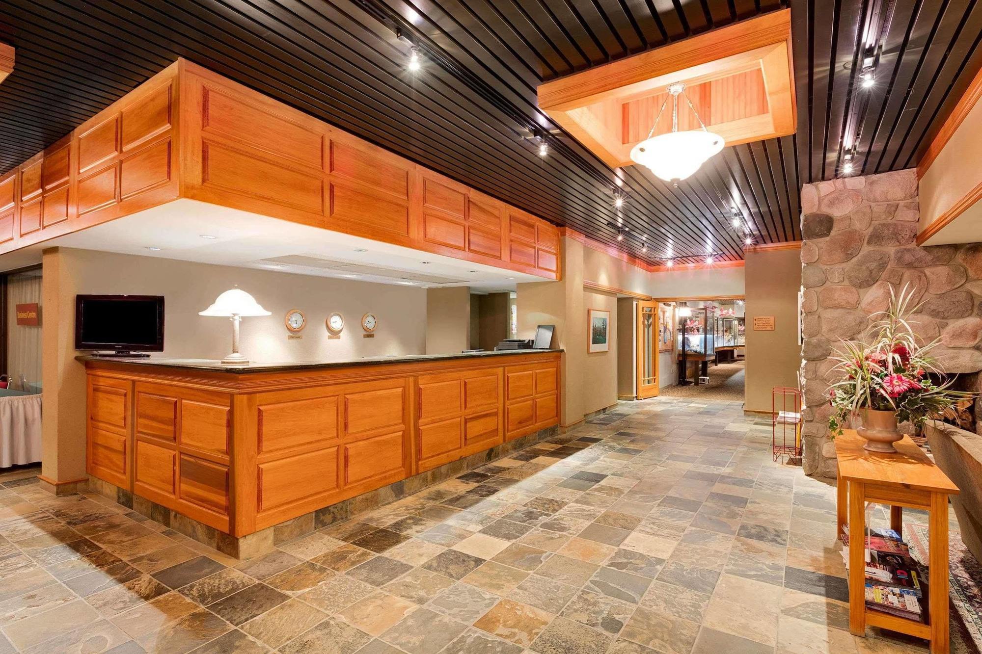 Ramada By Wyndham Pinewood Park Resort North Bay Esterno foto