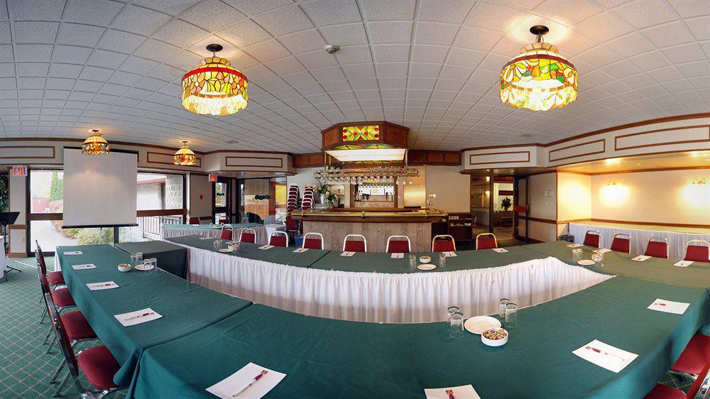 Ramada By Wyndham Pinewood Park Resort North Bay Esterno foto